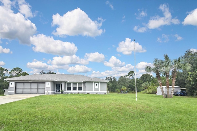 view of front of house featuring a front lawn