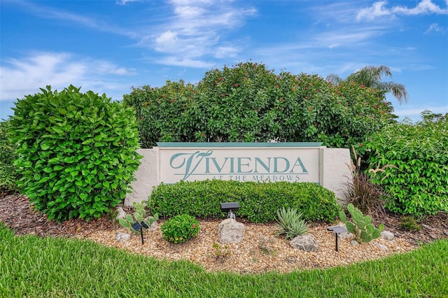 view of community / neighborhood sign