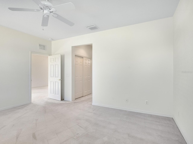 carpeted empty room featuring ceiling fan