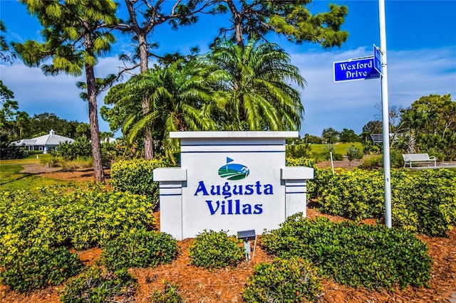 view of community / neighborhood sign