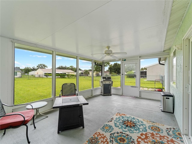 sunroom / solarium with ceiling fan