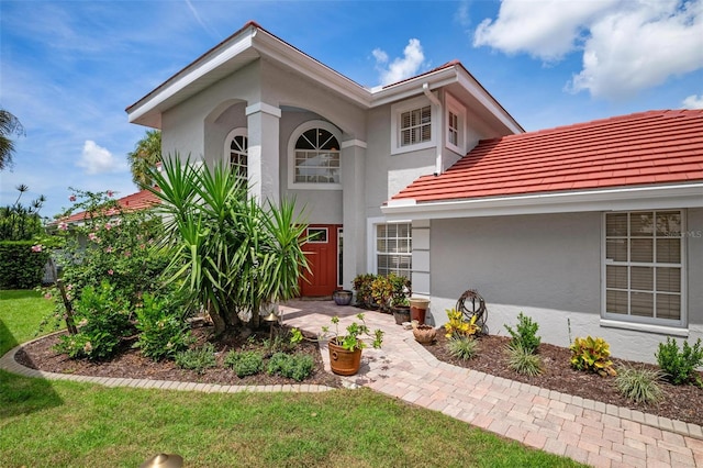 view of front of house featuring a front yard