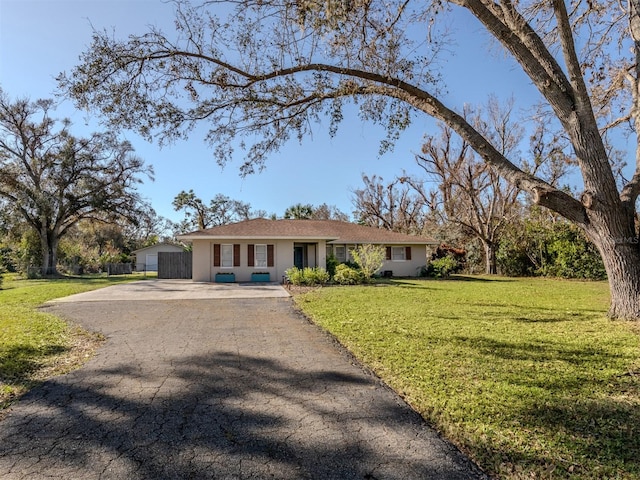 single story home featuring a front yard