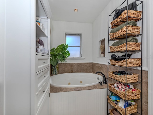 bathroom featuring a bathtub