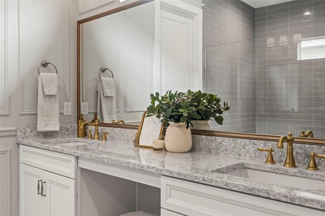 8209 Redonda Loop, Lakewood Ranch, FL 34202 - full bathroom with double vanity and a sink