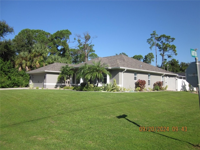 ranch-style home with a front yard