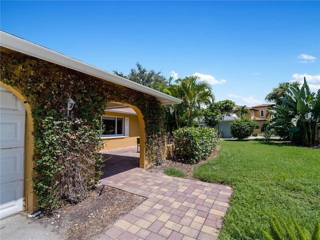 view of yard featuring a patio area