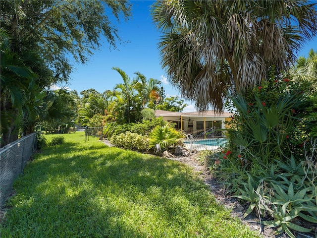 424 Baycrest Dr, Venice, FL 34285 - fenced yard featuring a ceiling fan