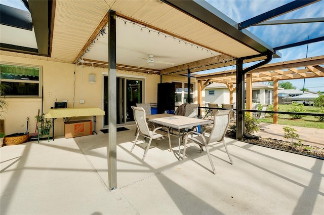 sunroom / solarium with ceiling fan