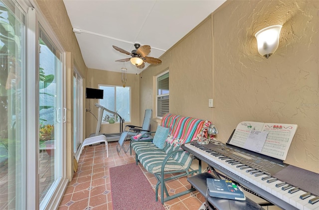 sunroom with ceiling fan