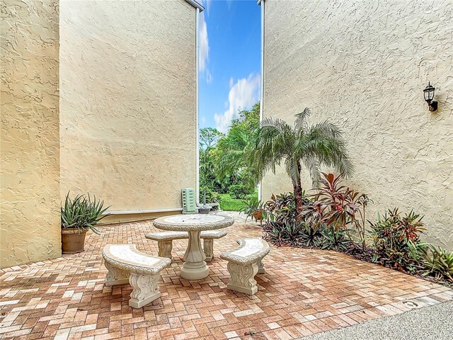 618 Bird Bay Dr S Unit 202, Venice, FL 34285 - view of patio / terrace
