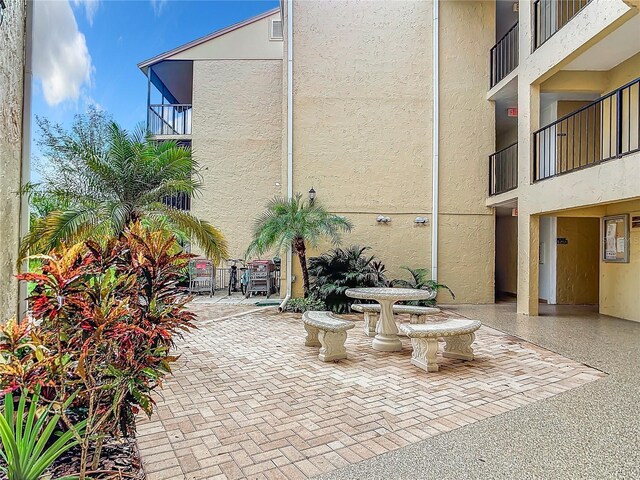 618 Bird Bay Dr S Unit 202, Venice, FL 34285 - view of patio / terrace
