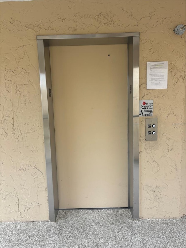 property entrance with elevator