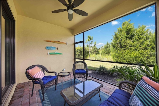 sunroom with ceiling fan