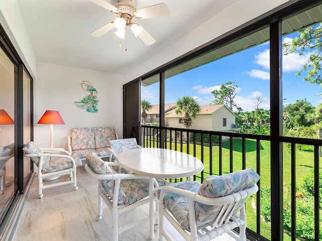 sunroom with ceiling fan