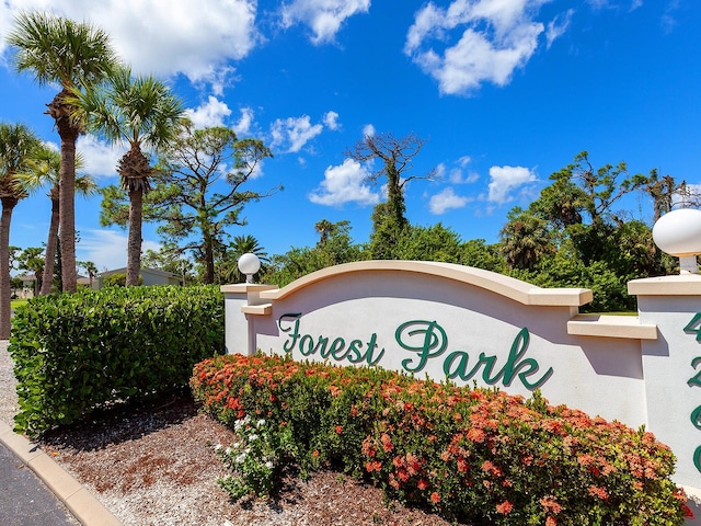 view of community / neighborhood sign