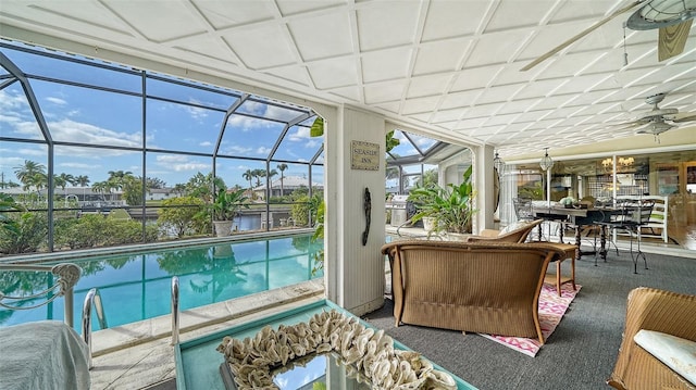 sunroom with ceiling fan