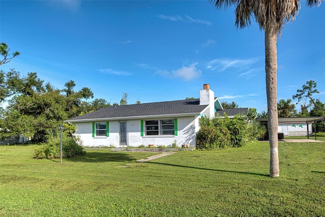 single story home featuring a front lawn