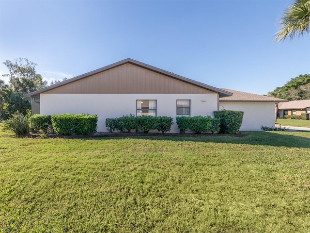 ranch-style home featuring a front lawn