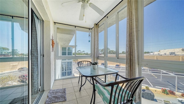 sunroom / solarium featuring ceiling fan