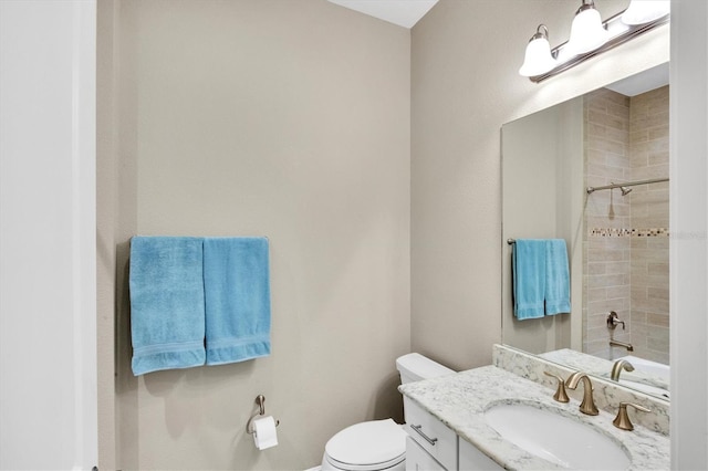 bathroom featuring a shower with curtain, vanity, and toilet