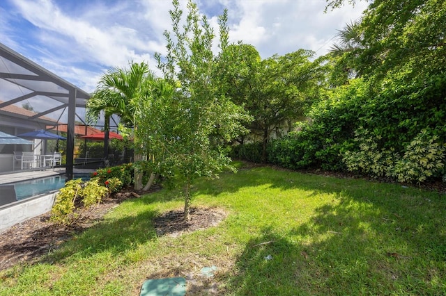 view of yard with a lanai