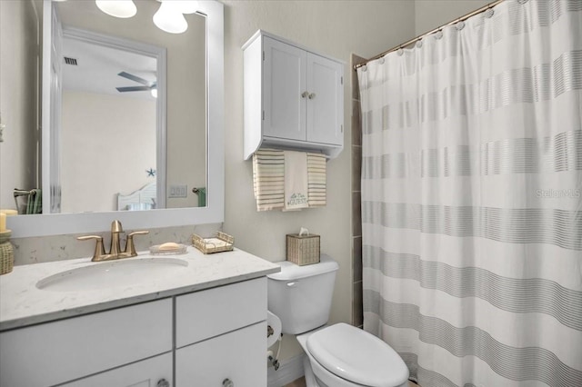 bathroom with vanity, a shower with shower curtain, toilet, and ceiling fan