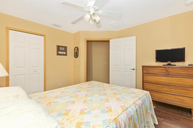 bedroom with dark hardwood / wood-style flooring, ceiling fan, and a closet