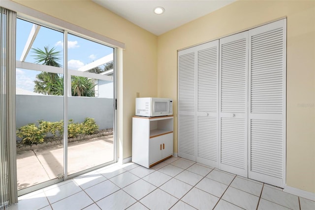 entryway featuring light tile patterned floors