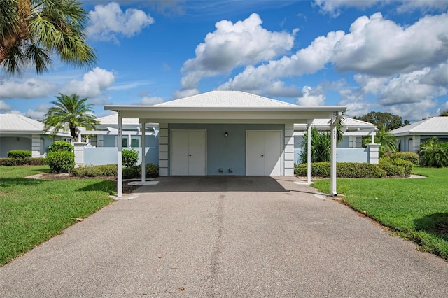 exterior space featuring a front yard