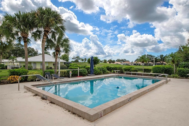 view of swimming pool featuring a patio