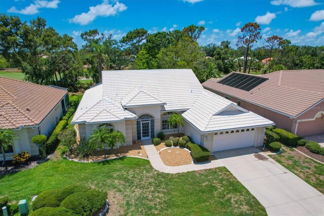 view of front facade featuring a garage and a front lawn