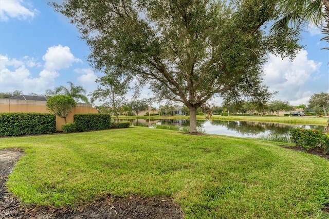 view of yard featuring a water view