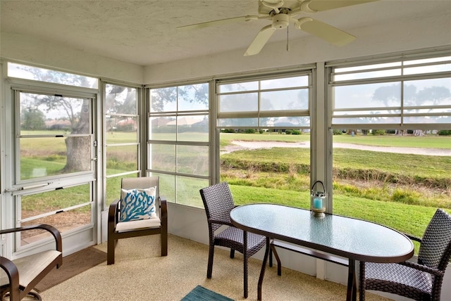 sunroom with ceiling fan