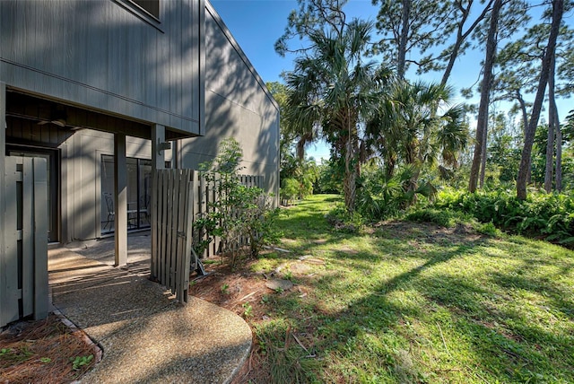 201 Woodland Dr Unit 201, Osprey, FL 34229 - view of green lawn