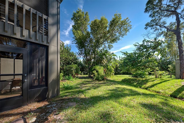 201 Woodland Dr Unit 201, Osprey, FL 34229 - view of grassy yard
