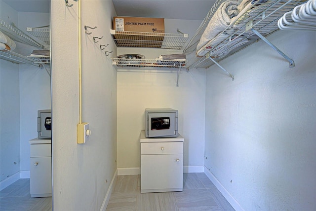 201 Woodland Dr Unit 201, Osprey, FL 34229 - view of walk in closet
