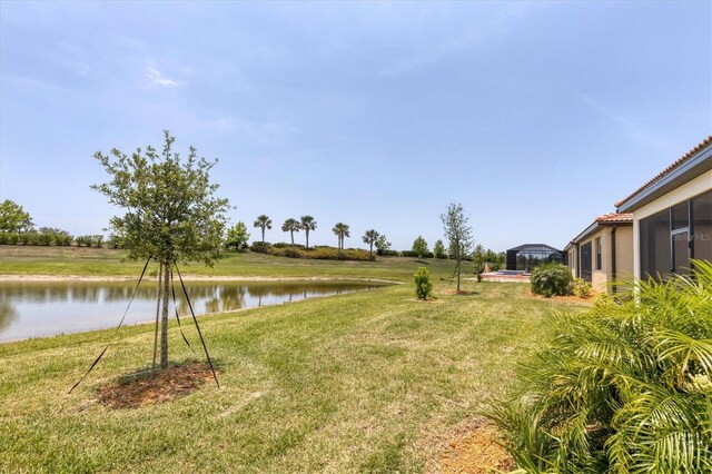 view of yard featuring a water view