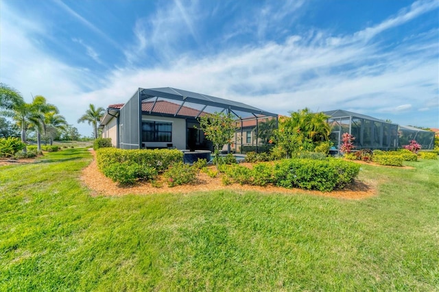 view of yard with a lanai