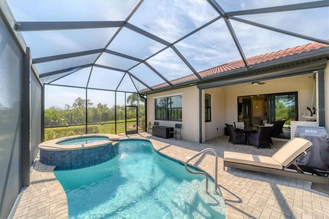 view of swimming pool featuring an in ground hot tub, a patio, ceiling fan, and a lanai