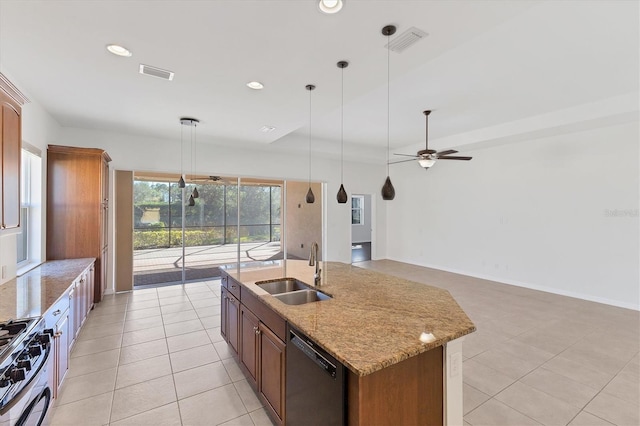 kitchen featuring a kitchen island with sink, sink, ceiling fan, decorative light fixtures, and stainless steel appliances