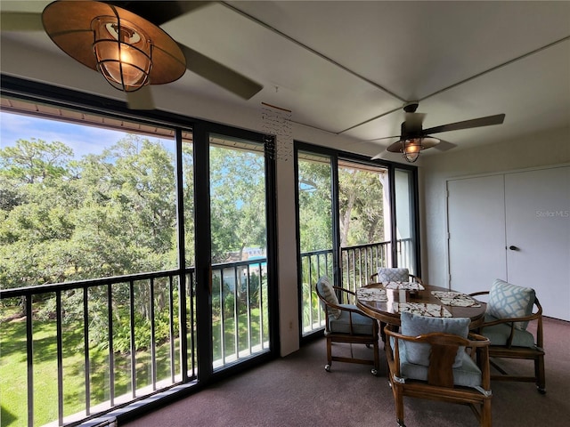 sunroom featuring ceiling fan