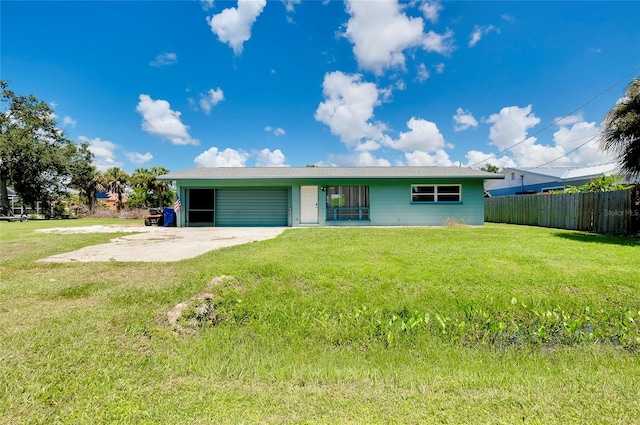 ranch-style house featuring a front lawn and a garage