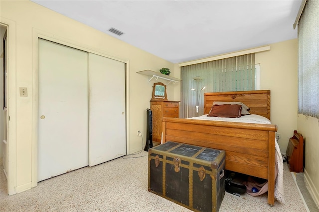 bedroom featuring a closet