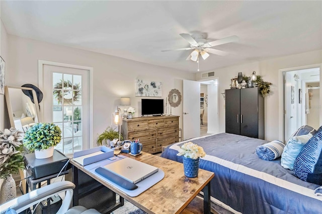 bedroom with ceiling fan