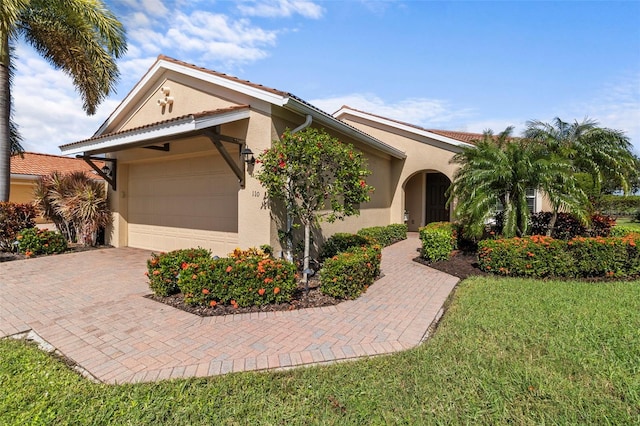 view of front of property featuring a front yard and a garage