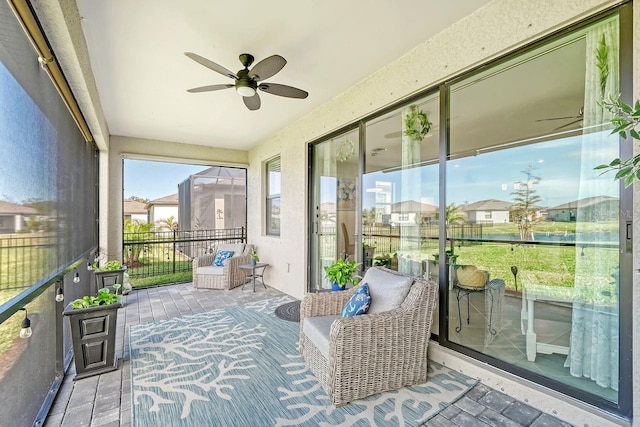 sunroom with ceiling fan