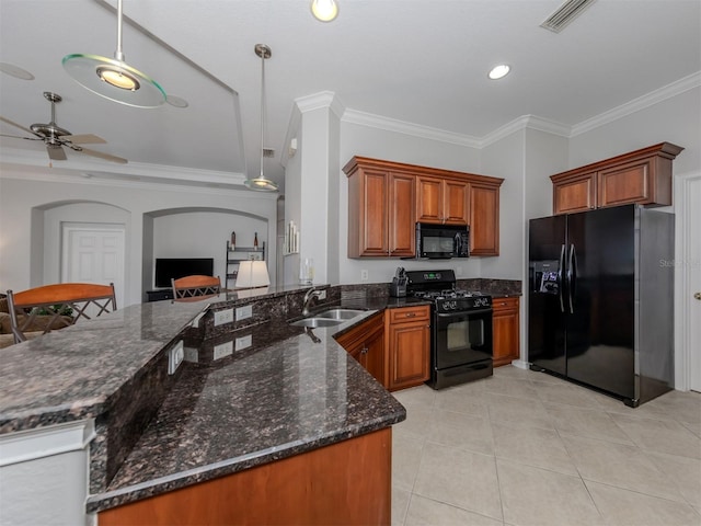 kitchen with ceiling fan, decorative light fixtures, kitchen peninsula, ornamental molding, and black appliances