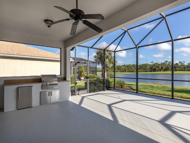 unfurnished sunroom featuring ceiling fan and a water view