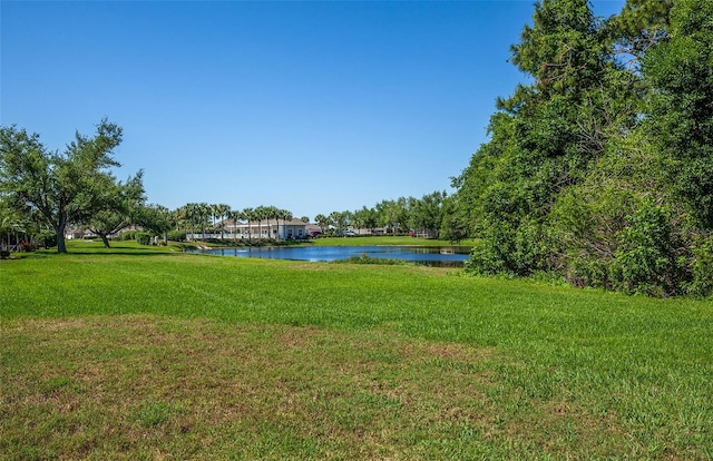 view of yard featuring a water view